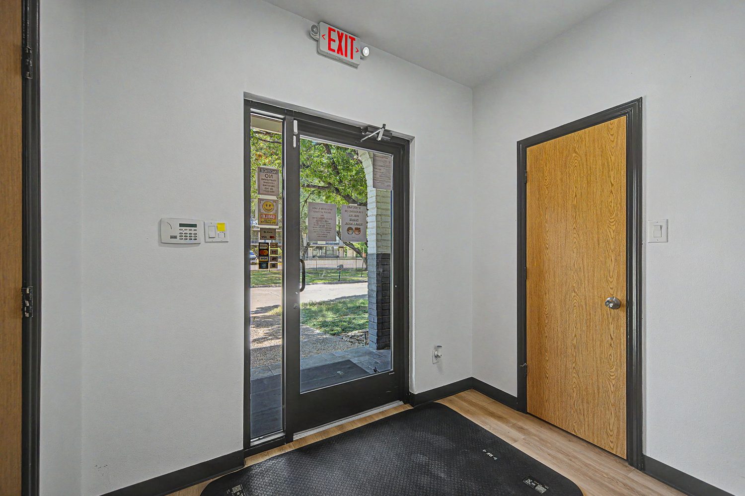 Interior of 108 Erwin Drive, Ennis, Texas