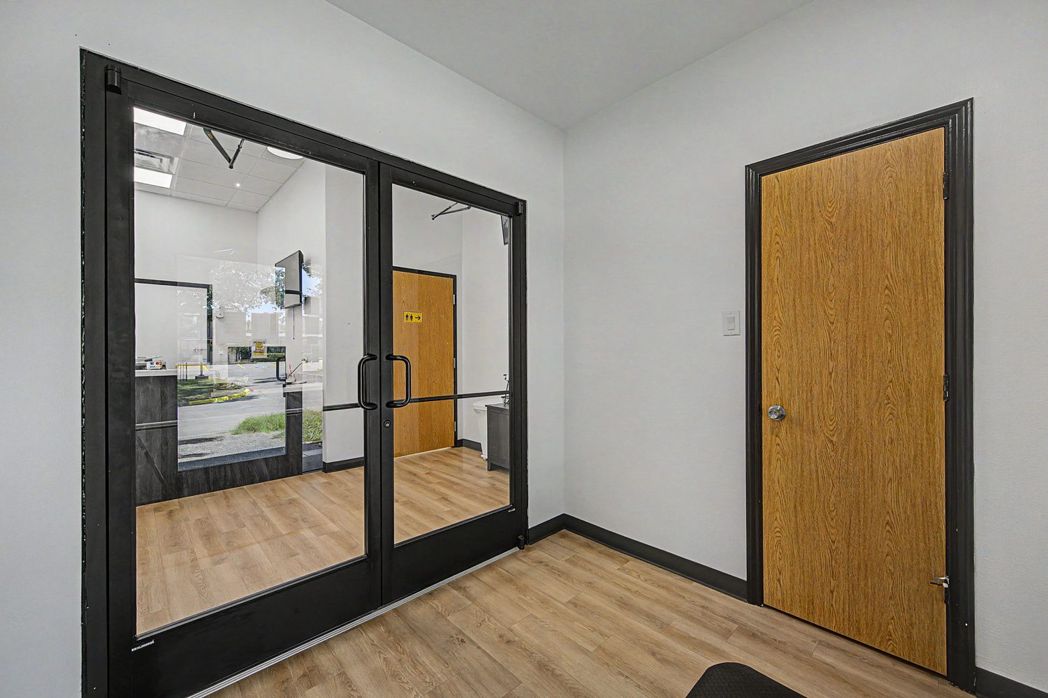 Interior of 108 Erwin Drive, Ennis, Texas