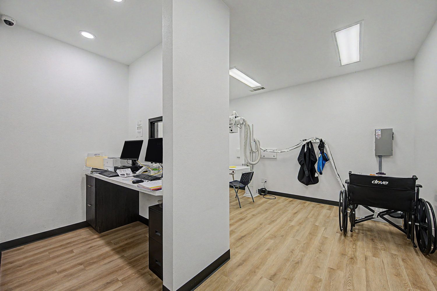 Interior of 108 Erwin Drive, Ennis, Texas